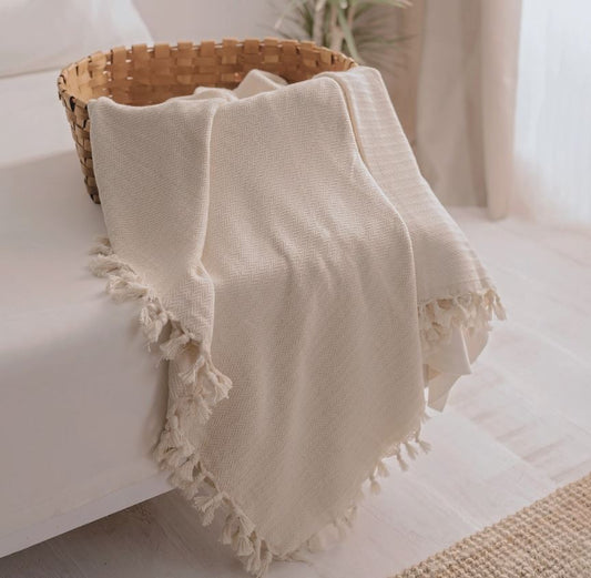 Soft Cream Farmhouse Throw Blanket & Bedspread